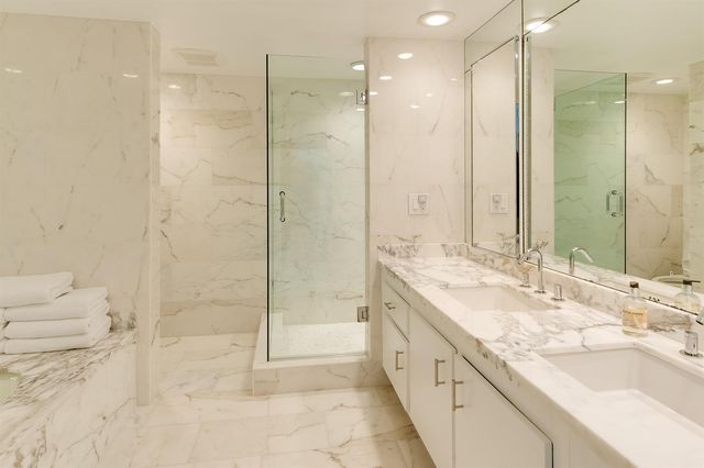 100 Sunrise Avenue 404, Palm Beach, FL 33480