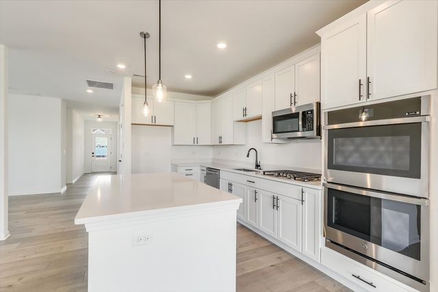 755 Alberta Avenue, Oswego, IL 60543