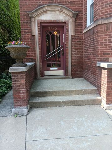 7840 S Essex Avenue, Chicago, IL 60649