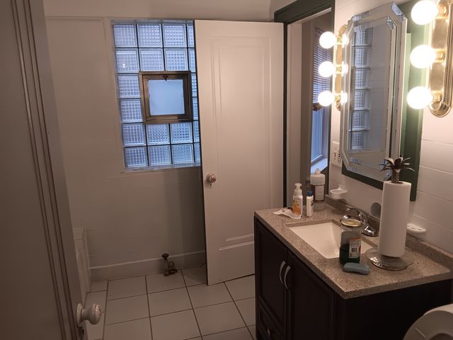7840 S Essex Avenue, Chicago, IL 60649