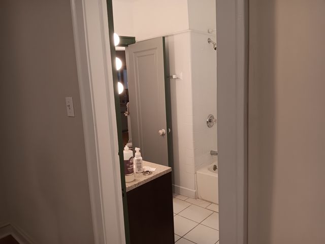 7840 S Essex Avenue, Chicago, IL 60649