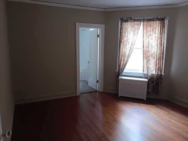7840 S Essex Avenue, Chicago, IL 60649