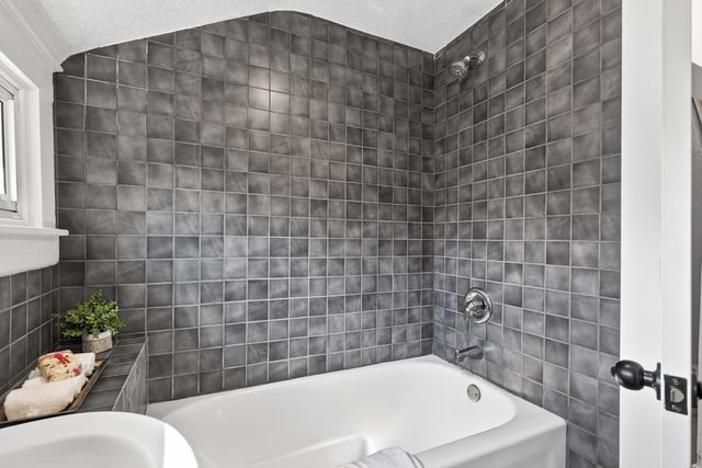 1181 Raymond Avenue, Saint Paul, MN 55108