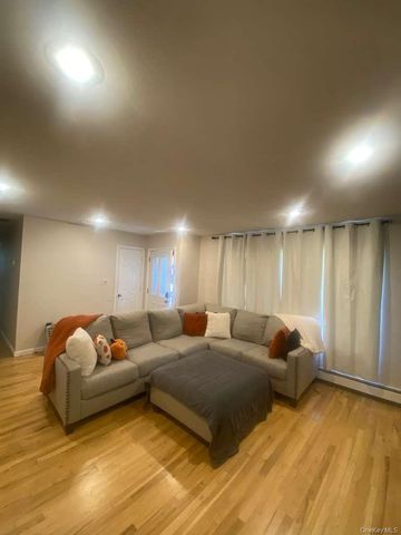 15 Wenmore Lane, Port Jefferson Station, NY 11776