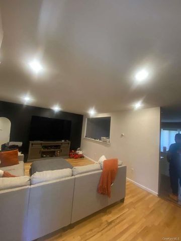 15 Wenmore Lane, Port Jefferson Station, NY 11776