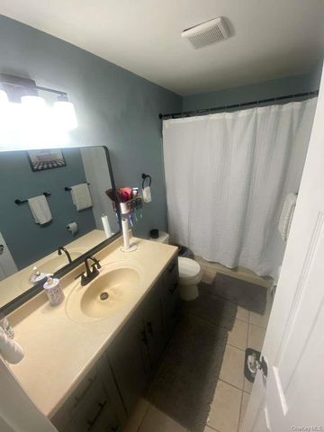 15 Wenmore Lane, Port Jefferson Station, NY 11776