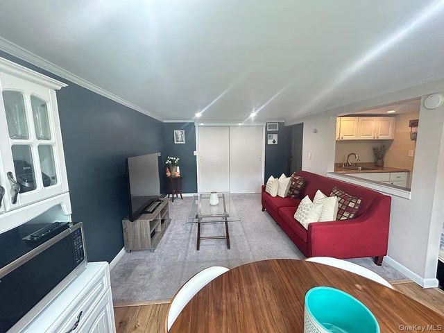 15 Wenmore Lane, Port Jefferson Station, NY 11776