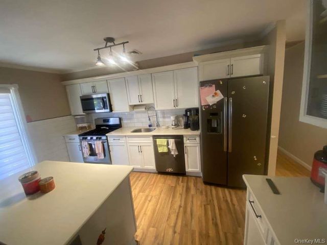 15 Wenmore Lane, Port Jefferson Station, NY 11776