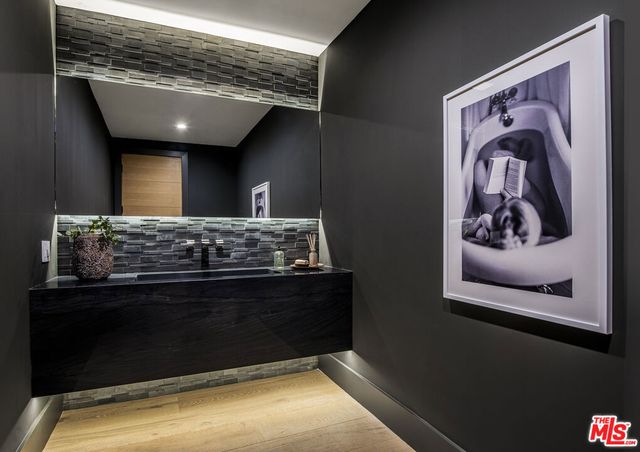 17341 W Amina Place, Encino, CA 91316