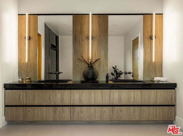 17341 W Amina Place, Encino, CA 91316