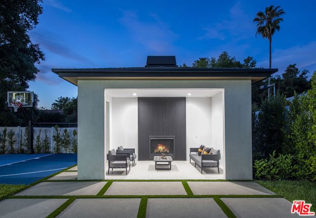 17341 W Amina Place, Encino, CA 91316