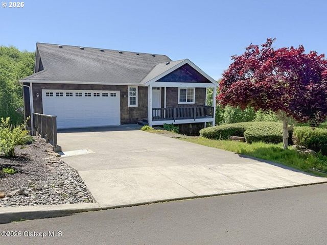 2133 MIDDLE FORK Cir, Seaside, OR 97138