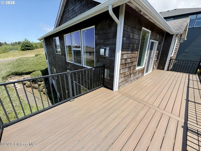 2133 MIDDLE FORK Cir, Seaside, OR 97138