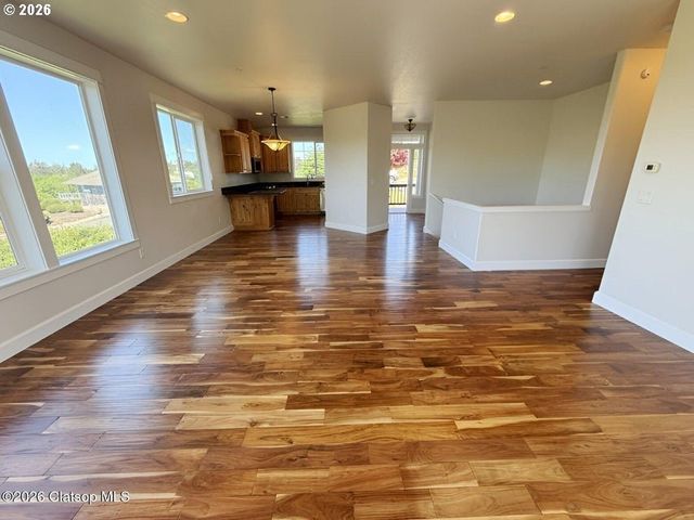 2133 MIDDLE FORK Cir, Seaside, OR 97138