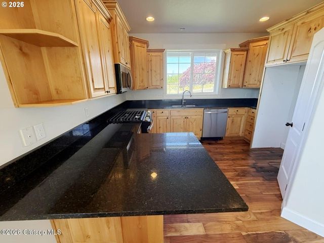 2133 MIDDLE FORK Cir, Seaside, OR 97138