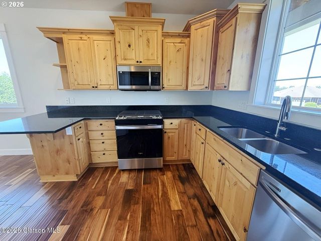 2133 MIDDLE FORK Cir, Seaside, OR 97138