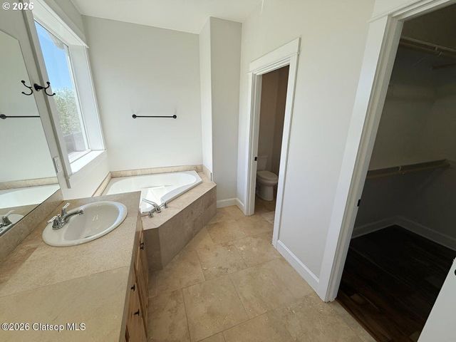 2133 MIDDLE FORK Cir, Seaside, OR 97138
