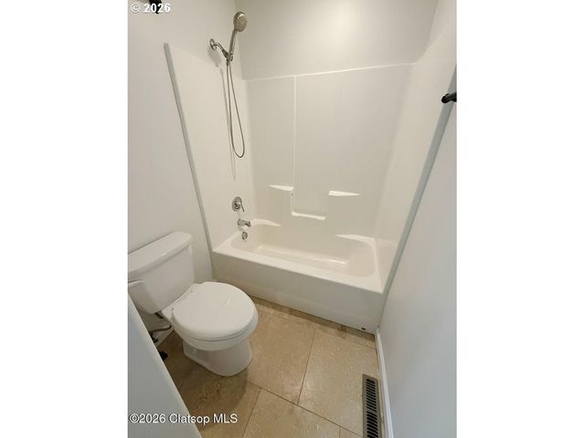 2133 MIDDLE FORK Cir, Seaside, OR 97138