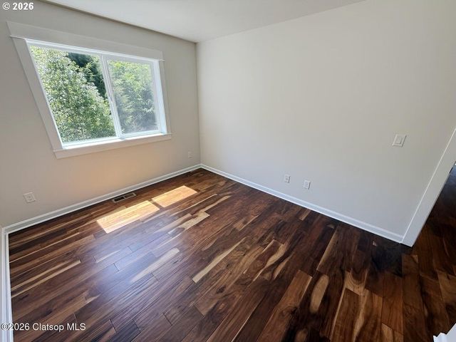 2133 MIDDLE FORK Cir, Seaside, OR 97138