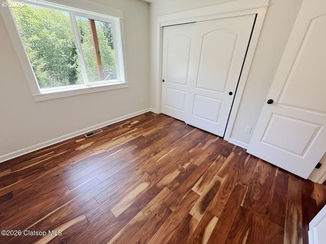 2133 MIDDLE FORK Cir, Seaside, OR 97138