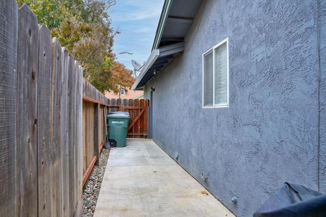 2720 Chickaree Ln, Modesto, CA 95358