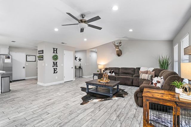 2720 Chickaree Ln, Modesto, CA 95358