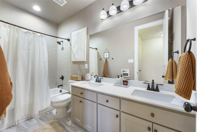 532 Windrow Lane, Waxahachie, TX 75165