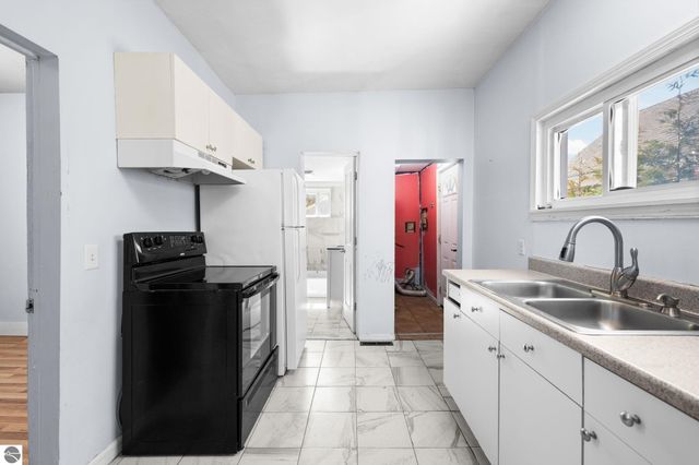 848 E State Street, Traverse City, MI 49686