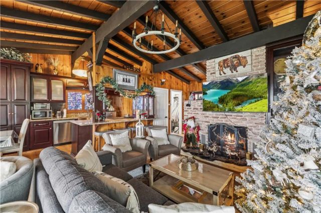24682 Lake Gregory Drive, Crestline, CA 92325
