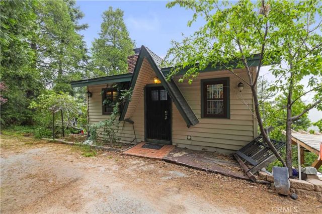 24682 Lake Gregory Drive, Crestline, CA 92325