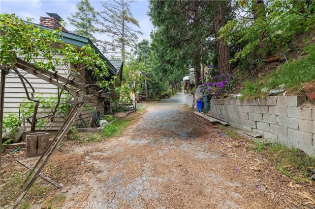 24682 Lake Gregory Drive, Crestline, CA 92325