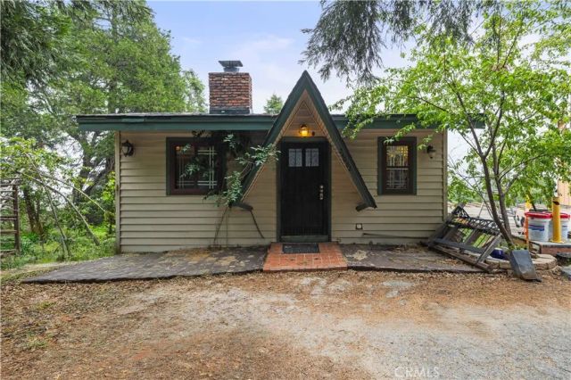 24682 Lake Gregory Drive, Crestline, CA 92325