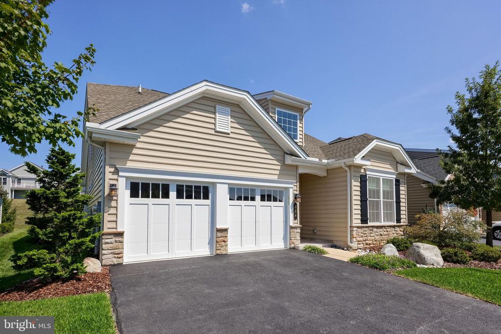 464 RESOLUTION DR, Lititz, PA 17543