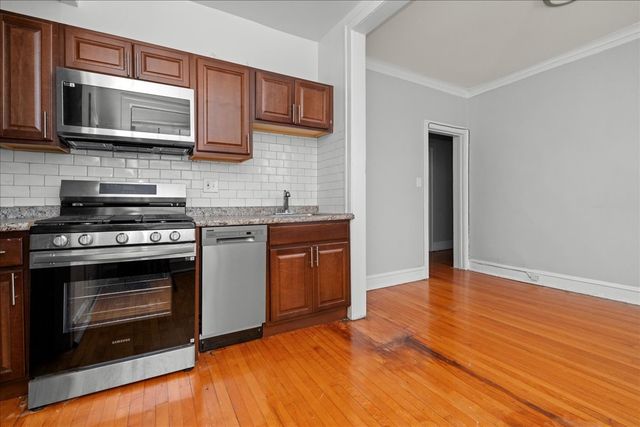 2348 W Addison Street D2, Chicago, IL 60618