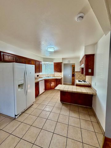 4737 E Norwich Avenue, Fresno, CA 93726