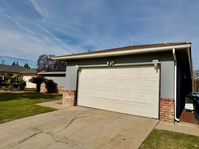 4737 E Norwich Avenue, Fresno, CA 93726