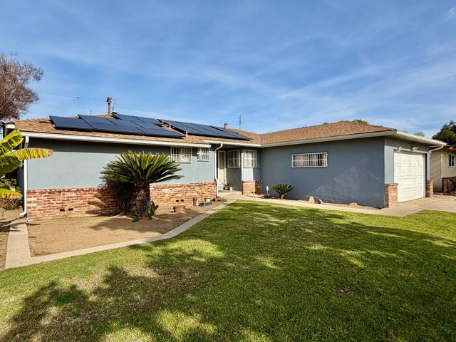 4737 E Norwich Avenue, Fresno, CA 93726