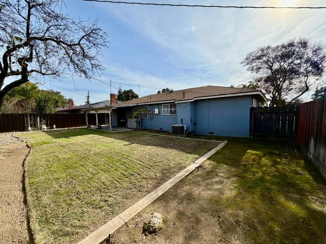 4737 E Norwich Avenue, Fresno, CA 93726