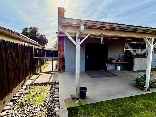 4737 E Norwich Avenue, Fresno, CA 93726