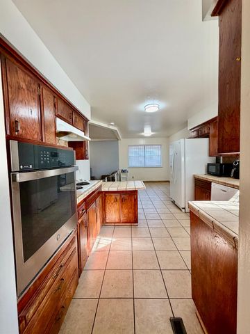 4737 E Norwich Avenue, Fresno, CA 93726