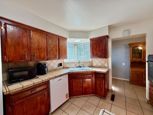 4737 E Norwich Avenue, Fresno, CA 93726