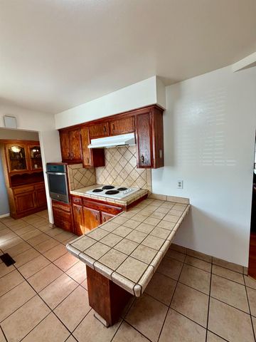 4737 E Norwich Avenue, Fresno, CA 93726