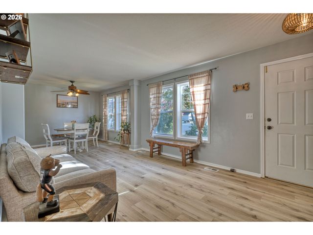 51773 Se 8TH St, Scappoose, OR 97056