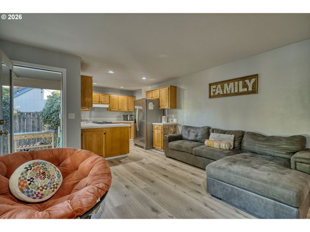 51773 Se 8TH St, Scappoose, OR 97056