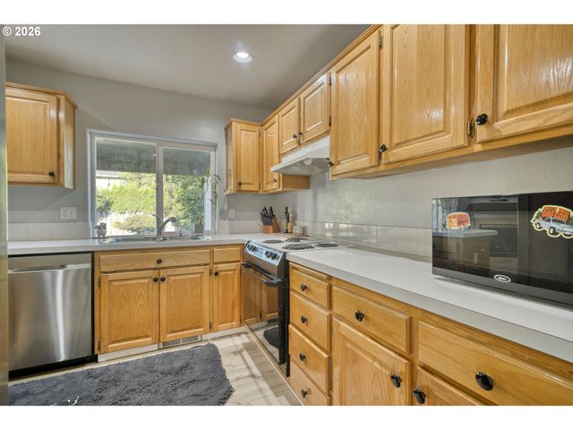 51773 Se 8TH St, Scappoose, OR 97056