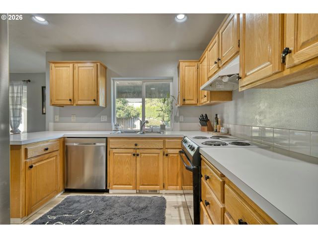 51773 Se 8TH St, Scappoose, OR 97056