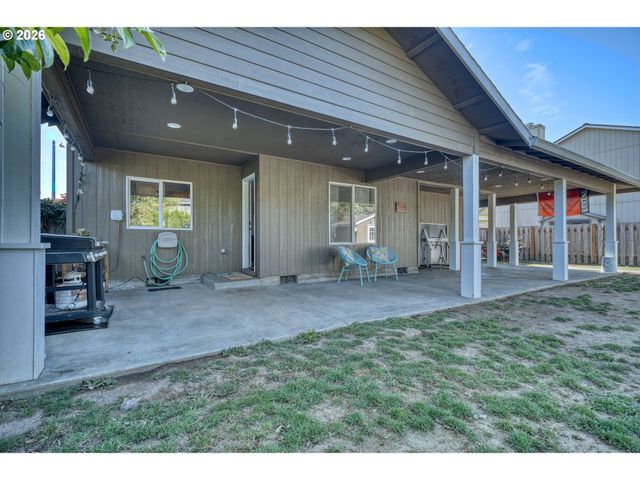 51773 Se 8TH St, Scappoose, OR 97056