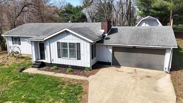 10 Walnut Street, Birdseye, IN 47513