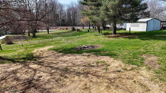 10 Walnut Street, Birdseye, IN 47513
