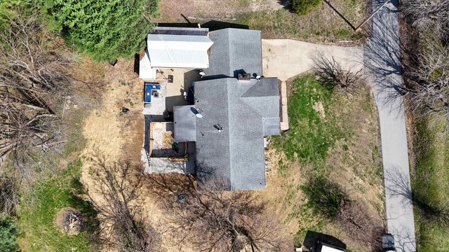 10 Walnut Street, Birdseye, IN 47513